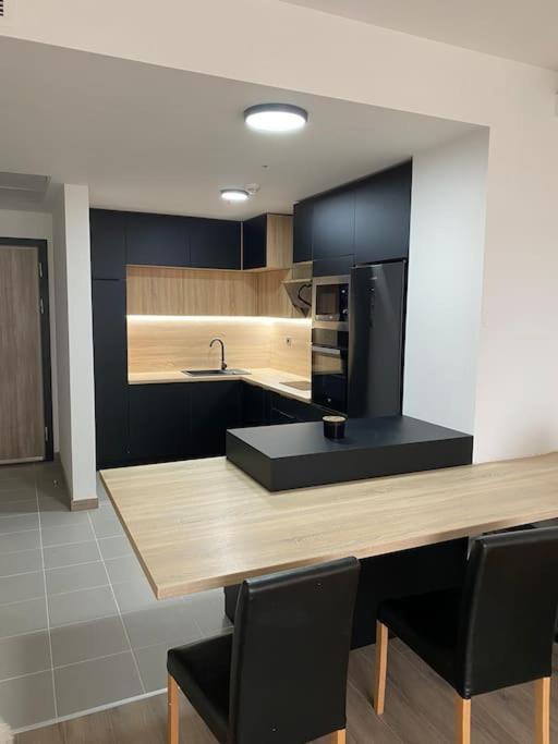 Cevahir Sky City Apartment With Spa, Pool & Fitness Included 斯科普里 外观 照片
